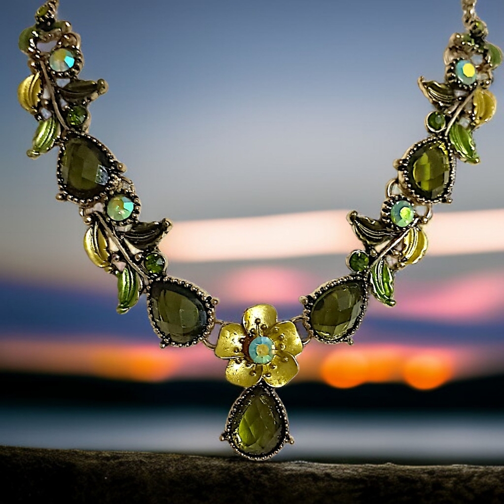 Vintage Rhinestone Floral Leaf Necklace Y Drop Green Gold MCM Fairy‎ Whimsigoth - Picture 12 of 16